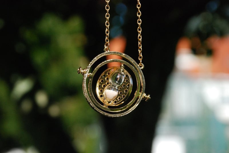 Chrono-Displacement Capacitor